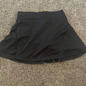 Black activewear pleated back skort